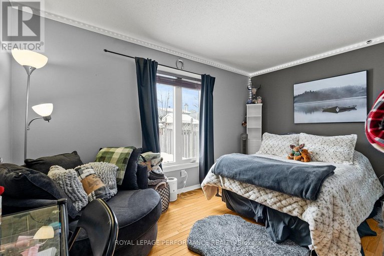 29329137/690-princess-louise-drive/fallingbrookridgemount/ottawa/ontario/K4A2C1_17