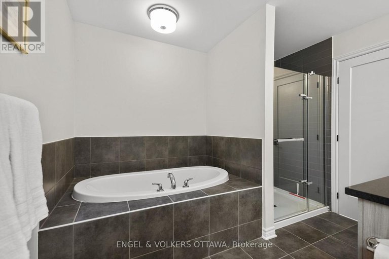 28787541/644-vivera-place/stittsville-north/ottawa/ontario/K2S2N1_25