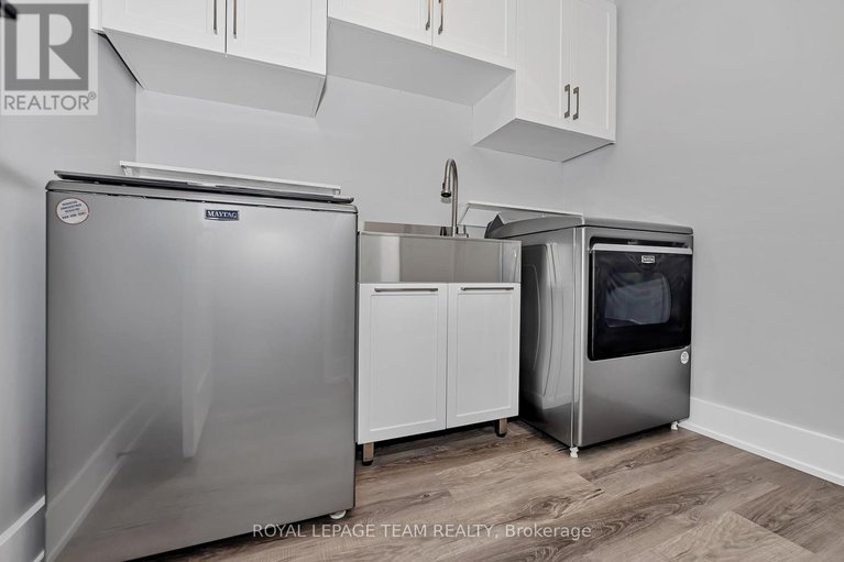 29103093/12-largo-crescent/meadowlandscrestview/ottawa/ontario/K2G3C7_26