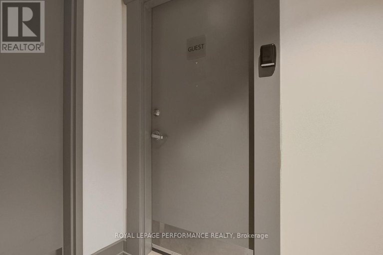 29308267/413-7-marquette-avenue/vanier/ottawa/ontario/K1L8A7_17