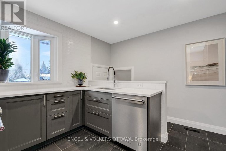 29256001/10-spring-garden-avenue/meadowlandscrestview/ottawa/ontario/K2G3B3_16