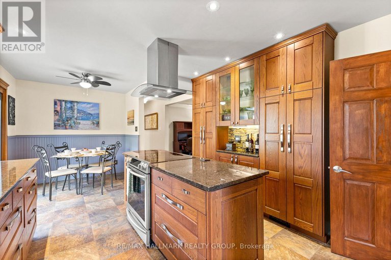 29013157/18-kerry-crescent/city-viewskylinefisher-heightsparkwood-hills/ottawa/ontario/K2E5V6_13