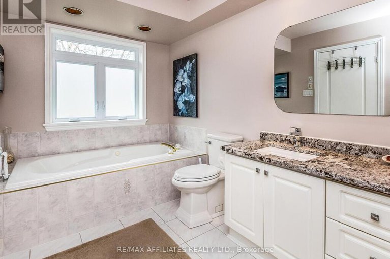28461946/32-mika-street/stittsville-north/ottawa/ontario/K2S1K8_13