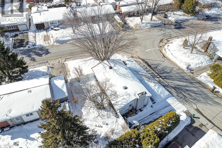 29381934/224-kennedy-lane-w/bilberry-creekqueenswood-heights/ottawa/ontario/K1E1G6_44