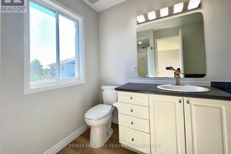 28929398/4-valemont-st-street/barrhaven-east/ottawa/ontario/K2G6W2_17