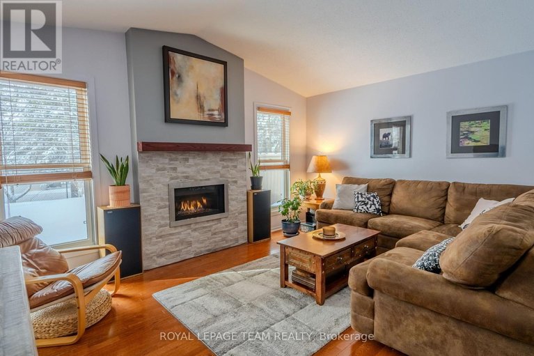 29296774/118-seabrooke-drive/glencairnhazeldean/ottawa/ontario/K2L2R4_14