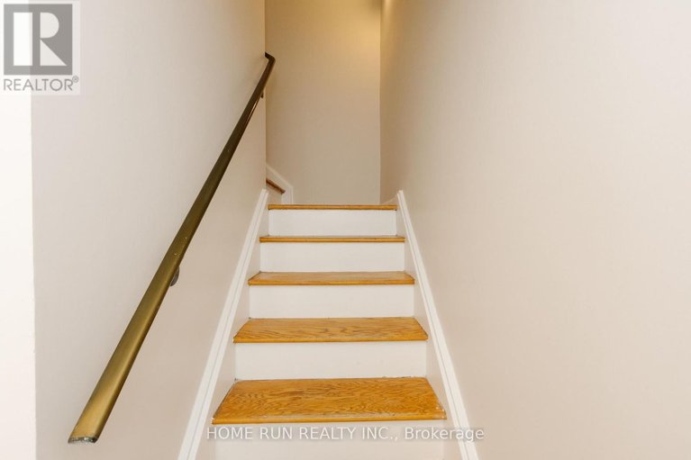 29472540/1285-meadowland-drive/borden-farmstewart-farmcarleton-heightsparkwood-hills/ottawa/ontario/K2E6K4_8