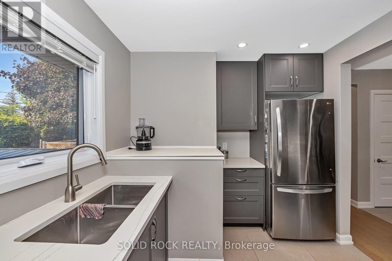28414092/1229-erindale-drive/copeland-park/ottawa/ontario/K2C2G2_13