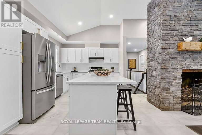 29467727/6636-marina-drive/manotick-south-to-roger-stevens/ottawa/ontario/K4M1B3_14