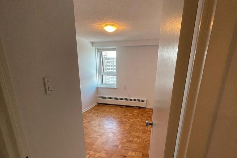 28779261/1102-1356-meadowlands-drive-e/borden-farmstewart-farmcarleton-heightsparkwood-hills/ottawa/ontario/K2E6K6_10