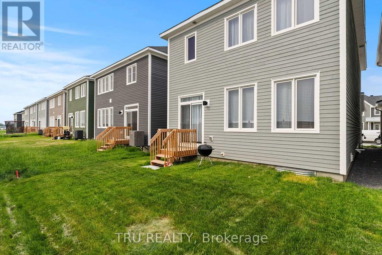 28989270/517-oldenburg-avenue/btwn-franktown-rd-fallowfield-rd/ottawa/ontario/K0A2Z0_28