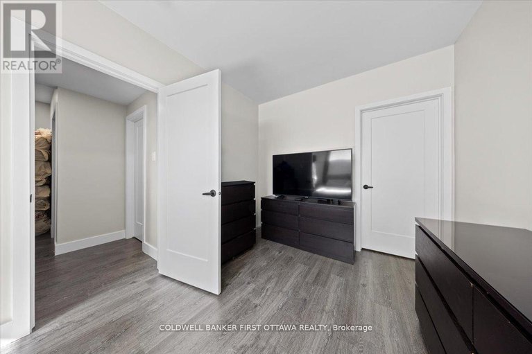 29179950/ab-22-inverkip-avenue/hunt-club-parkgreenboro/ottawa/ontario/K1T4B7_16