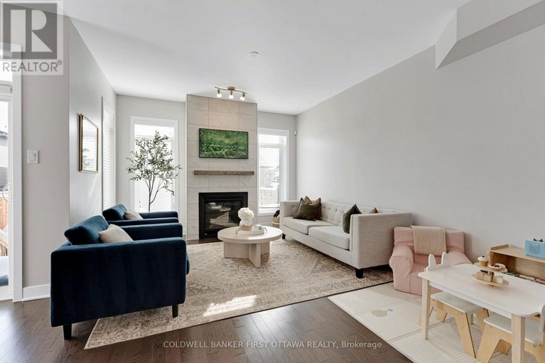 29465691/422-markdale-terrace/riverside-southgloucester-glen/ottawa/ontario/K4M0E2_14