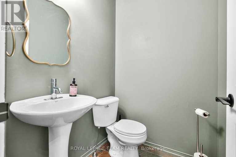 28812426/2122-saunders-avenue/woodroffe/ottawa/ontario/K2A4C7_7