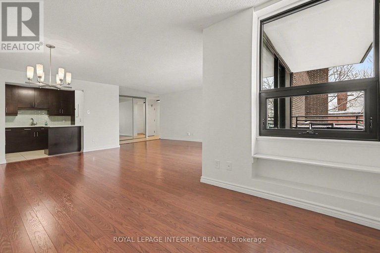 29302409/304-71-somerset-street-w/ottawa-centregolden-triangle/ottawa/ontario/K2P2G2_10