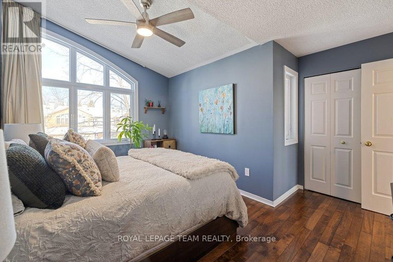 29366238/4298-sunwood-crescent/carson-grove/ottawa/ontario/K1J1B8_20