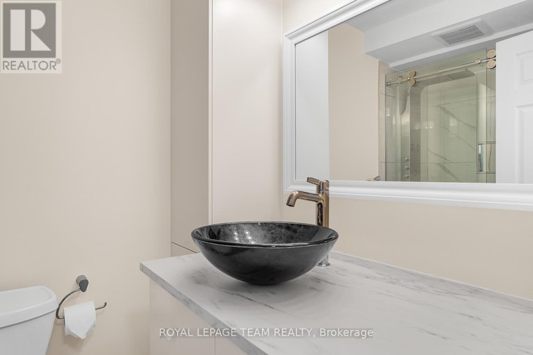 28274883/2004-415-greenview-avenue/britannia/ottawa/ontario/K2B8G5_17