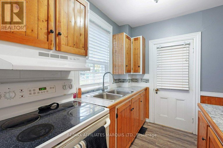 29017796/27-marlborough-street/maxville/north-glengarry/ontario/K0C1T0_18