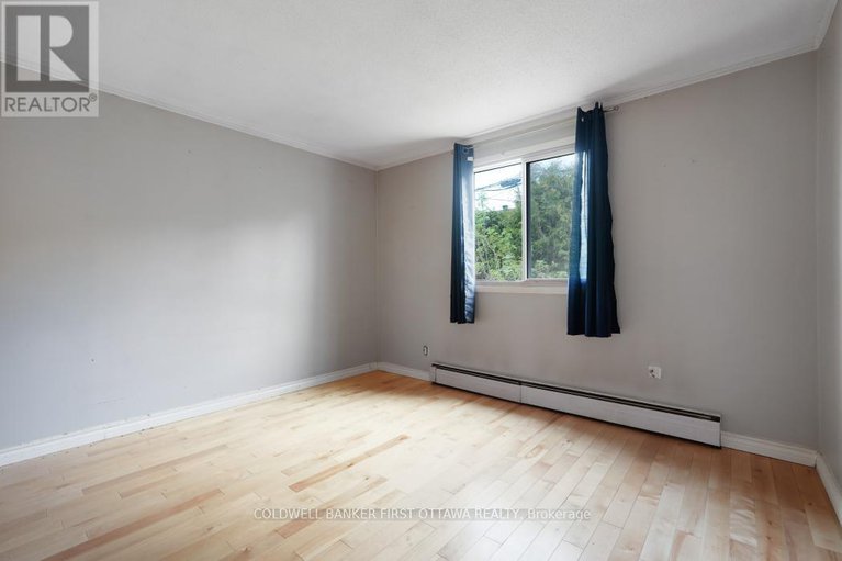 28322181/323-amiens-street/bilberry-creekqueenswood-heights/ottawa/ontario/K1E1N4_13
