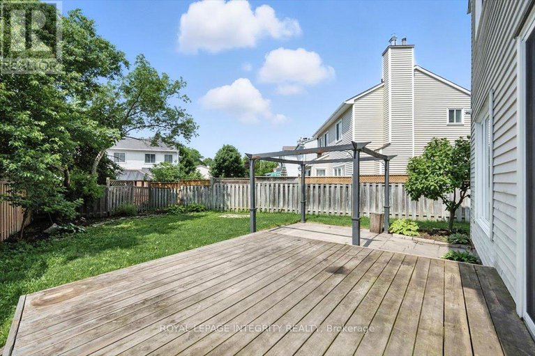 28605727/737-farmbrook-crescent/fallingbrookridgemount/ottawa/ontario/K4A2L5_34