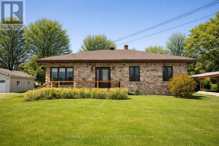 29400104/137-park-avenue/alexandria/north-glengarry/ontario/K0C1A0_2