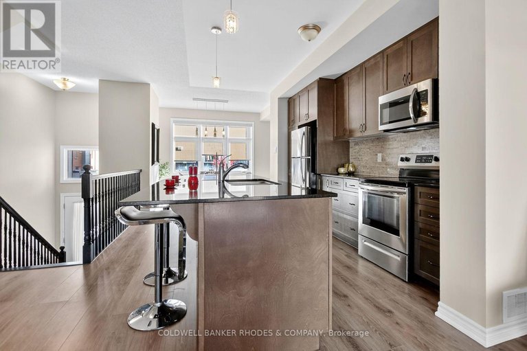 28991192/815-mikinak-road/cfb-rockcliffe-and-area/ottawa/ontario/K1K4Z9_10