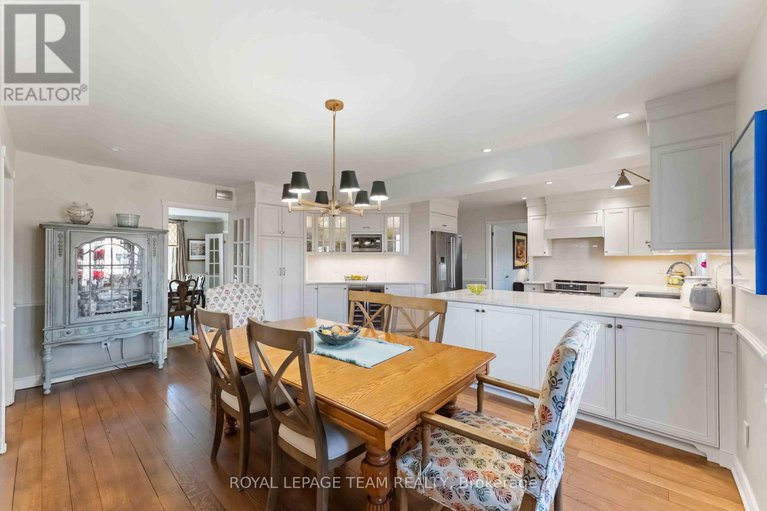 28136010/5-erinlea-court/pineglencountry-place/ottawa/ontario/K2E7C8_8