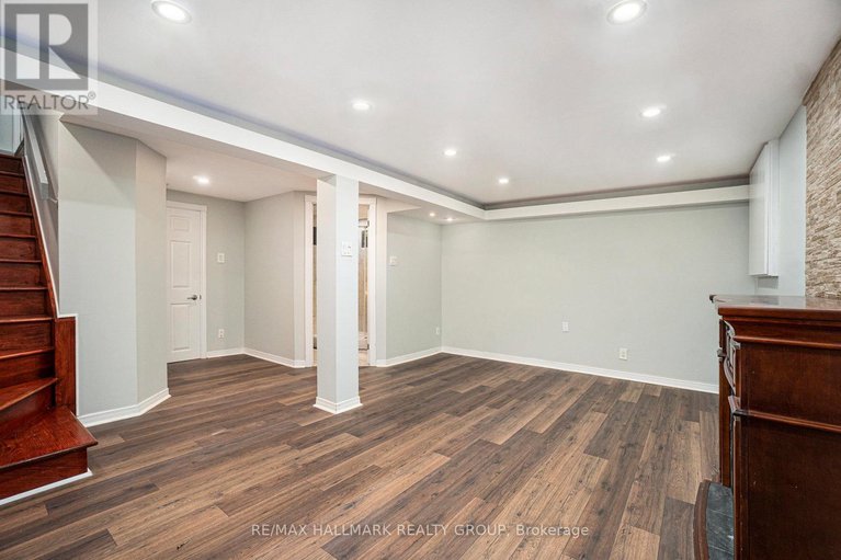 28410250/54-corley-private/heron-gateindustrial-park/ottawa/ontario/K1V8T7_24