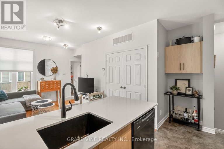 29185742/d-310-everest-private/elmvale-acres/ottawa/ontario/K1G4E3_17