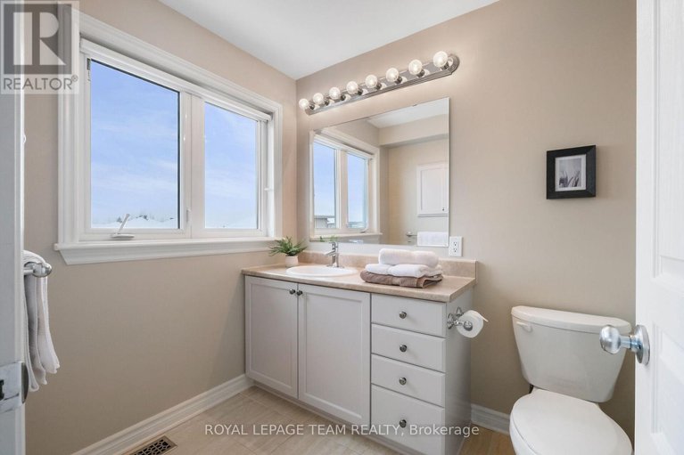 29255822/211-butterfly-walk/mer-bleuebradley-estatesanderson-park/ottawa/ontario/K1W0G6_27