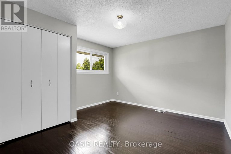 28396451/2606-egan-road/mooneys-bayriverside-park/ottawa/ontario/K1V8N1_11