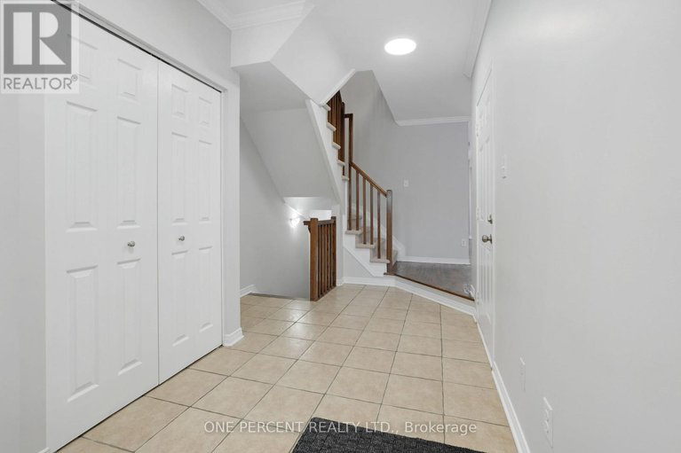 29436561/209-rolling-meadow-crescent/mer-bleuebradley-estatesanderson-park/ottawa/ontario/K1W0B1_6