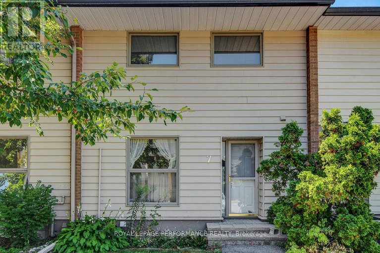 28835566/7-carmichael-court/beaverbrook/ottawa/ontario/K2K1K1_1