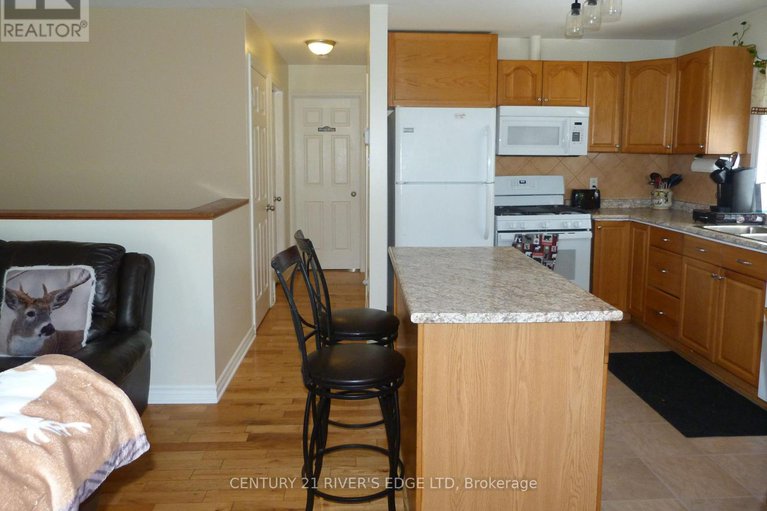28033034/40-lori-lane/chesterville/north-dundas/ontario/K0C2H0_5