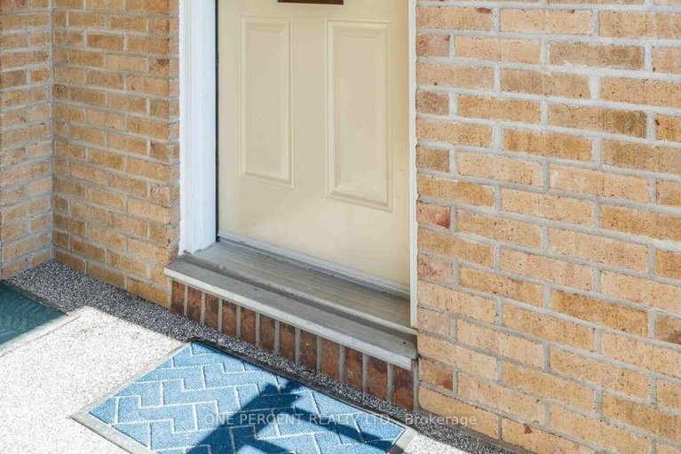 29514988/a-6643-bilberry-drive/convent-glen-north/ottawa/ontario/K1C4N5_2