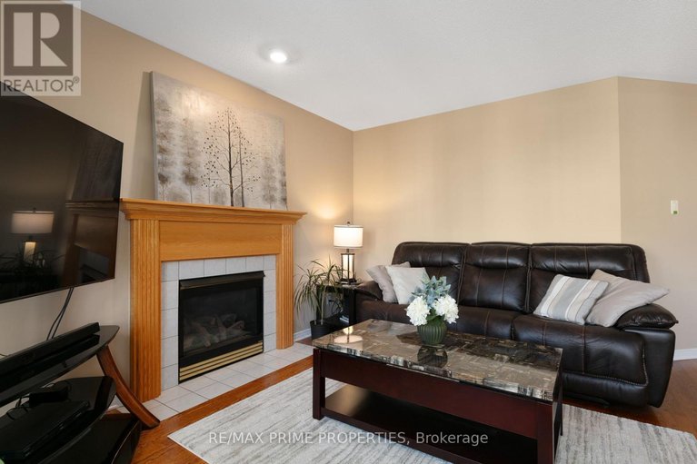 29075456/1545-senateurs-way/fallingbrookpineridge/ottawa/ontario/K4A4A2_11