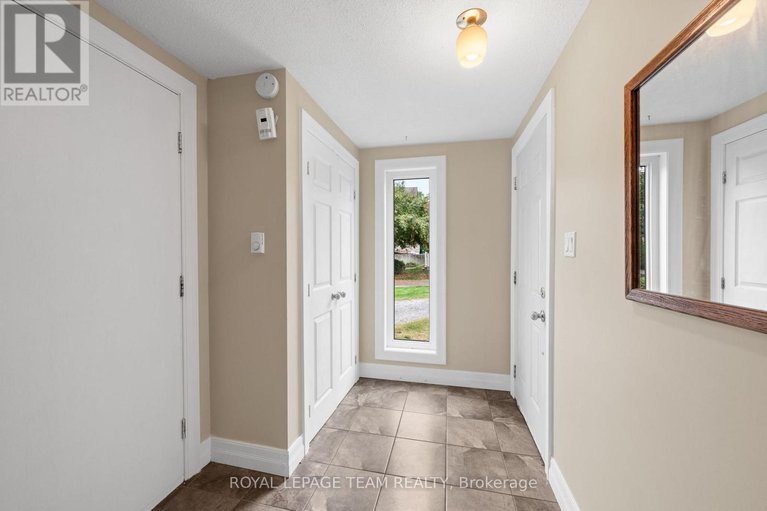 29064420/1119-firefly-lane/manotick-south-to-roger-stevens/ottawa/ontario/K4M0T6_11