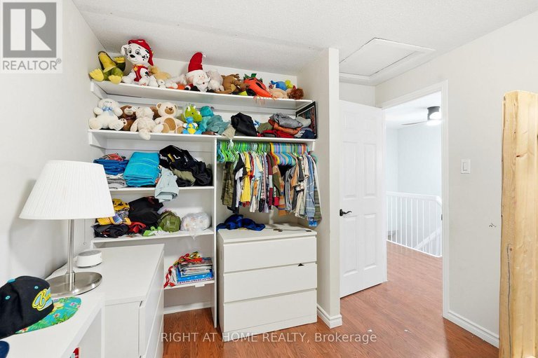 29247025/1633-lafrance-drive/queenswood-heights-south/ottawa/ontario/K1E2L7_17