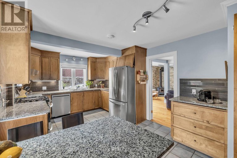 28707318/396-daly-avenue/sandy-hill/ottawa/ontario/K1N6H2_17
