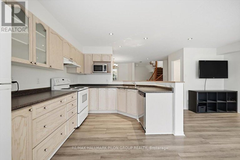 29368221/2015-breezewood-street/springridgeeast-village/ottawa/ontario/K4A4S7_5