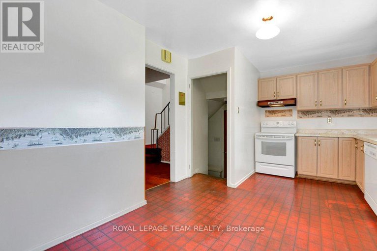 28515149/16-keewatin-crescent/borden-farmstewart-farmcarleton-heightsparkwood-hills/ottawa/ontario/K2E6Z1_18