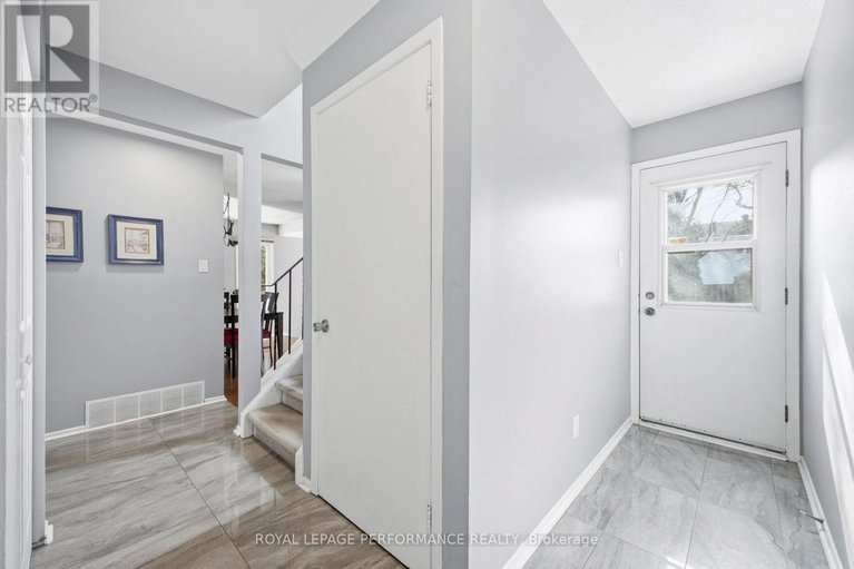 29516247/1089-st-emmanuel-terrace/convent-glen-north/ottawa/ontario/K1C2J6_20