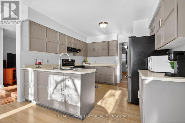 29430721/1604-proulx-drive/fallingbrookpineridge/ottawa/ontario/K4A1T5_12