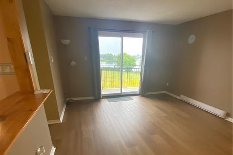 29311542/209-220-kenyon-street-w/alexandria/north-glengarry/ontario/K0C1A0_9