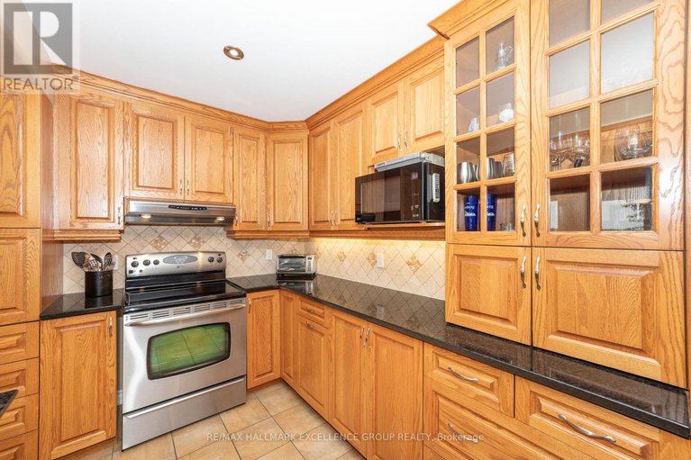 28420181/300-voisine-road/town-of-rockland/clarence-rockland/ontario/K4K1A1_18