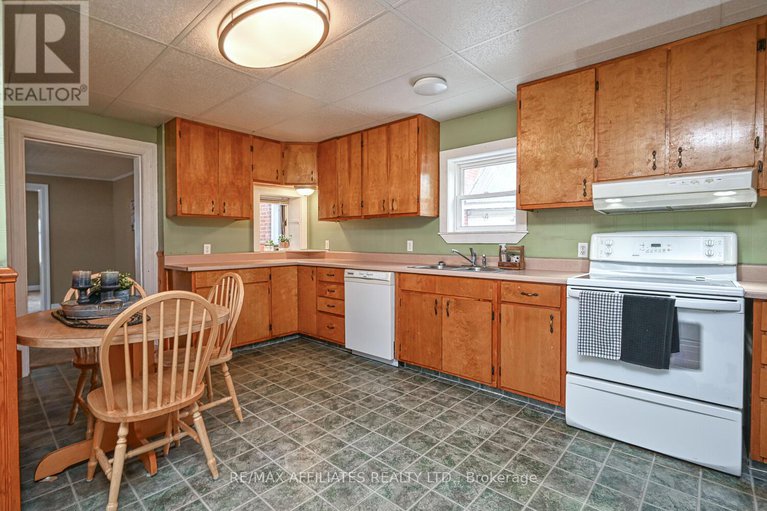 28498244/11-merrick-street/smiths-falls/smiths-falls/ontario/K7A4R2_21