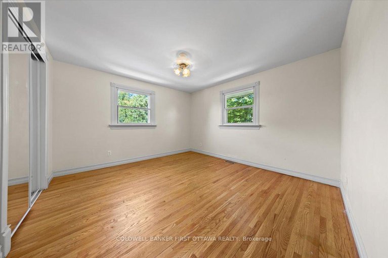 28767158/2326-harding-road/elmvale-acresurbandale/ottawa/ontario/K1G3B9_31