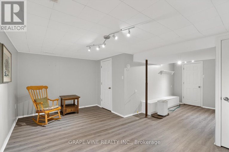 29208366/6885-bilberry-drive/convent-glen-north/ottawa/ontario/K1C2E8_31