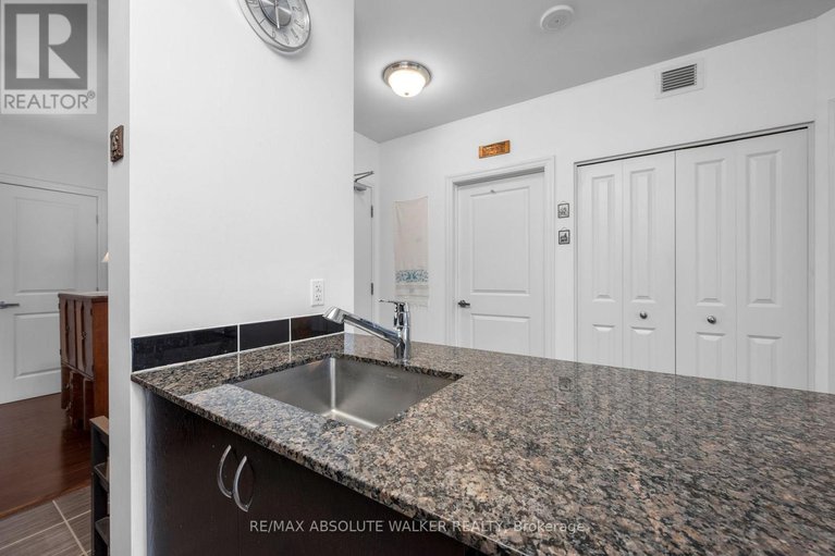 29383009/210-90-landry-street/vanier/ottawa/ontario/K1L0A9_7