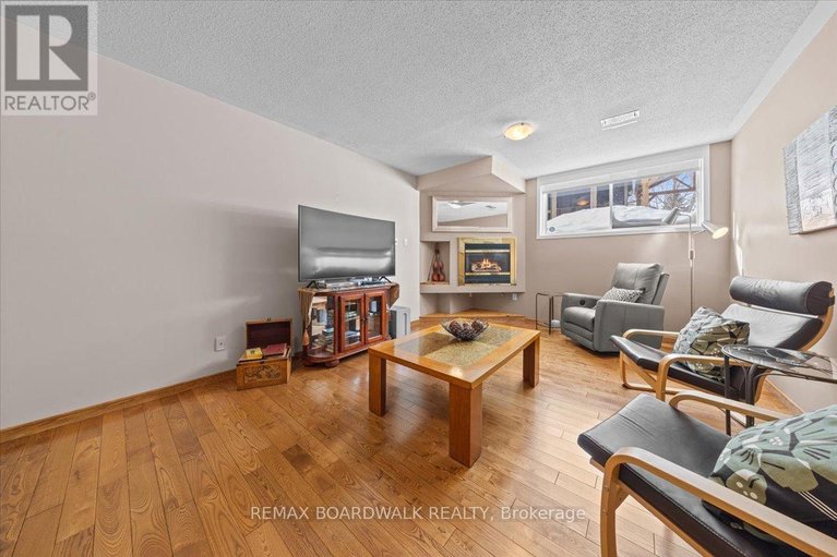 29446345/6355-sablewood-place/chapel-hill/ottawa/ontario/K1C7M3_71